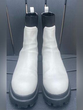 Dolce Vita “Brody” slip on boot, black and white size women’s 9.5